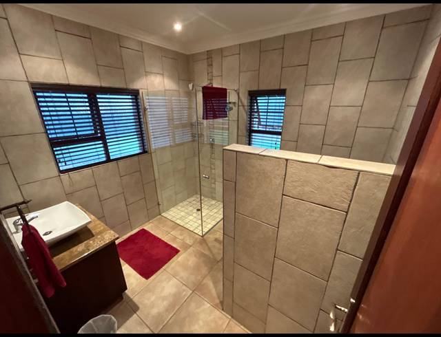 4 BEDROOM FREESTANDING FOR SALE IN RUIMSIG AH
